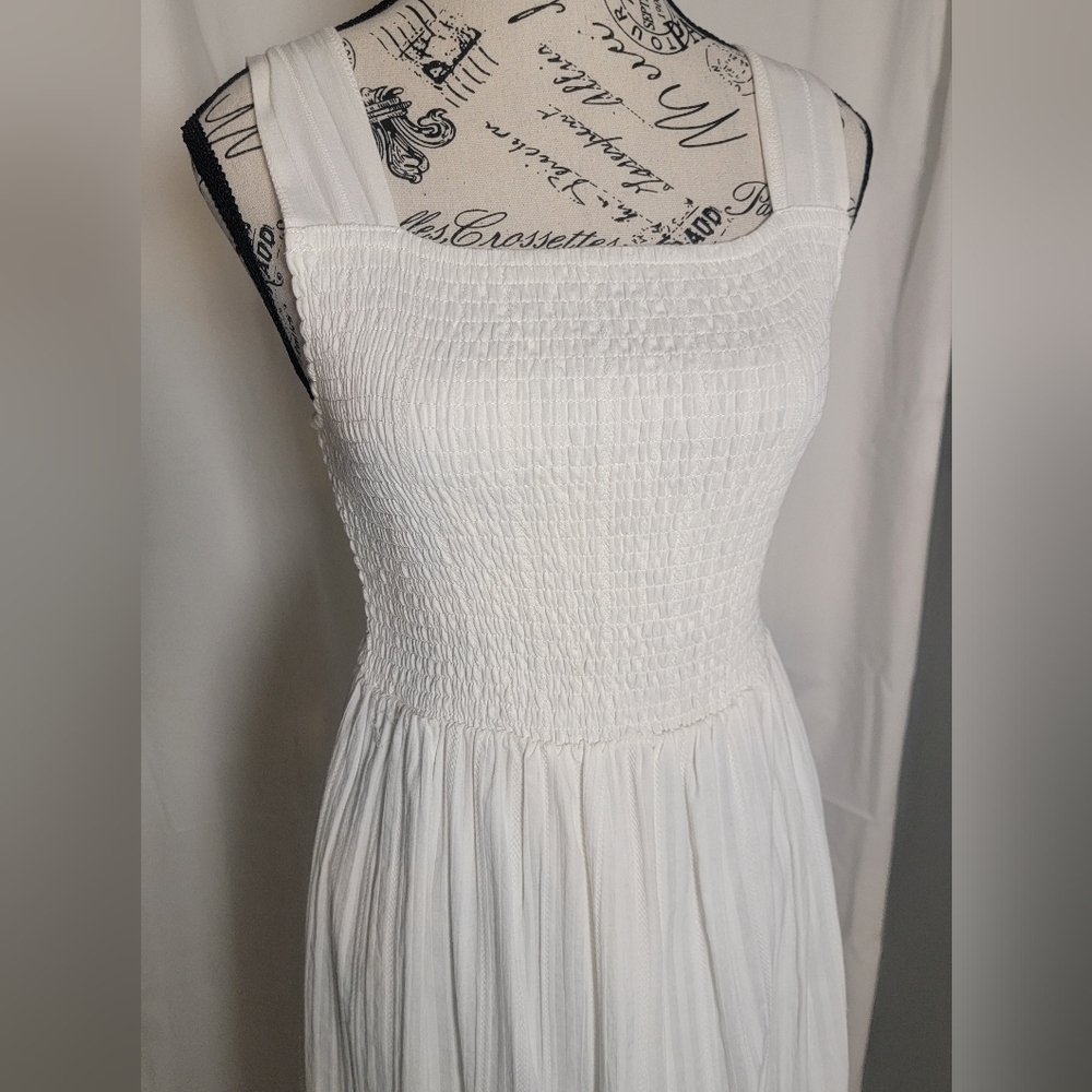 NWT Kay And Jay White Smocked Dress - Picture 2 of 5